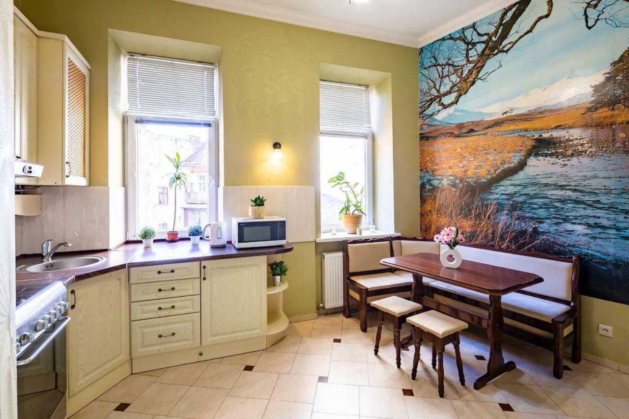 Alfa Apartments Kniazia Romana 11 Lviv Ngoại thất bức ảnh